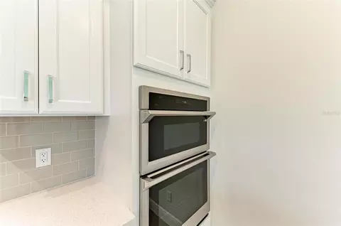 Kitchen - 4324 Sea Marsh Pl, Parrish, FL 34219 photo 4 of 4