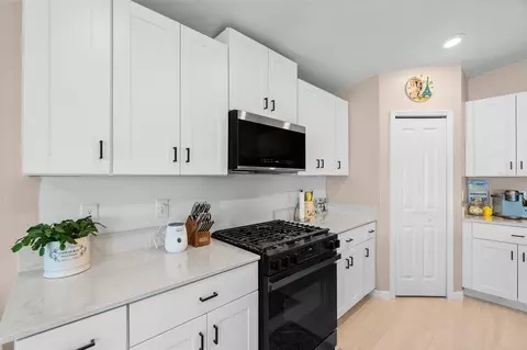 Kitchen - 13608 Sunset Sapphire Ct, Parrish, FL 34219 photo 3 of 4