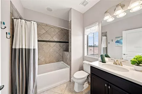 Bath - 12672 Fontana Loop, Bradenton, FL 34211 photo 3 of 5