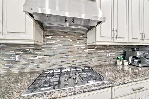 Kitchen - 12672 Fontana Loop, Bradenton, FL 34211 photo 5 of 6