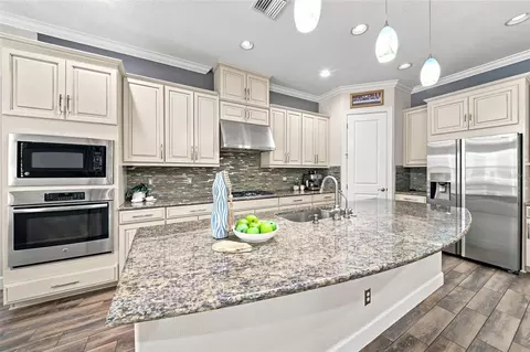 Kitchen - 12672 Fontana Loop, Bradenton, FL 34211 photo 3 of 6