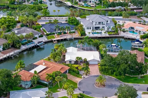 565 Commonwealth Pl, Sarasota, FL 34242