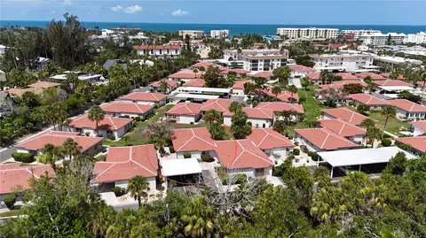159 Vista Hermosa Cir #27B, Sarasota, FL 34242