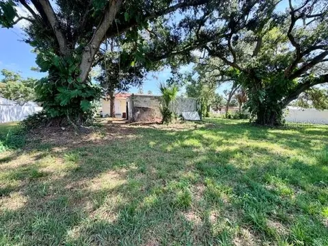 Exterior - 420 53rd Ave E, Bradenton, FL 34203 photo 4 of 5