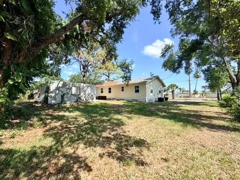 Exterior - 420 53rd Ave E, Bradenton, FL 34203 photo 2 of 5