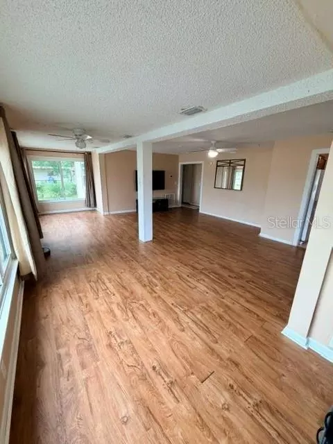 Living - 420 53rd Ave E, Bradenton, FL 34203 photo 2 of 5