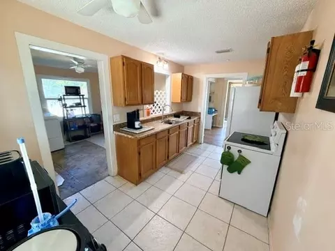 Kitchen - 420 53rd Ave E, Bradenton, FL 34203 photo 5 of 6