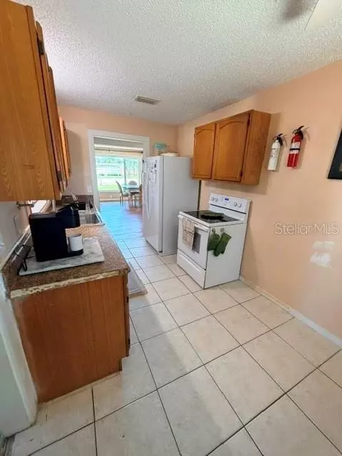 Kitchen - 420 53rd Ave E, Bradenton, FL 34203 photo 4 of 6