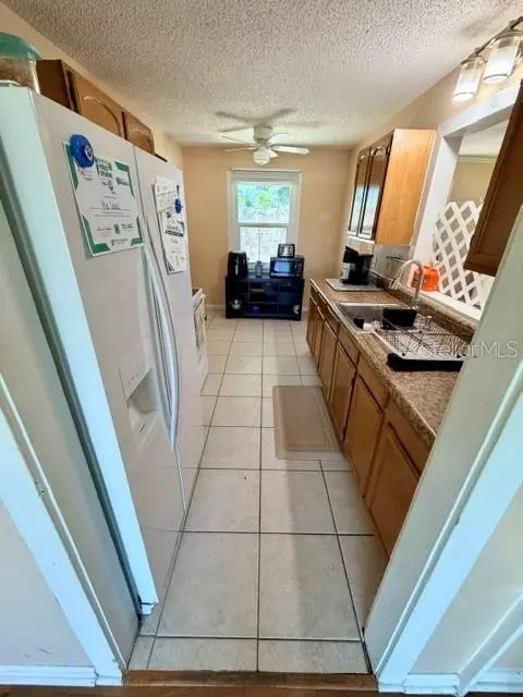 Kitchen - 420 53rd Ave E, Bradenton, FL 34203 photo 1 of 6