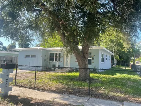Exterior - 1929 3rd Ave E, Bradenton, FL 34208 photo 2 of 4