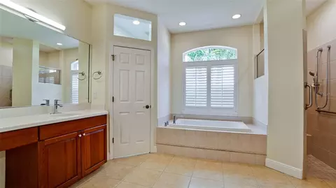 Bath - 5323 90th Avenue Cir E, Parrish, FL 34219 photo 3 of 7