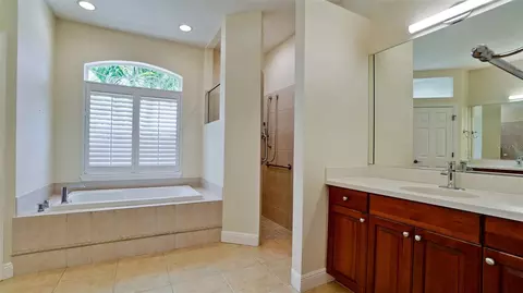 Bath - 5323 90th Avenue Cir E, Parrish, FL 34219 photo 2 of 7