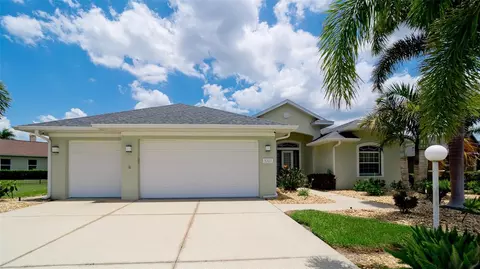 Exterior - 5323 90th Avenue Cir E, Parrish, FL 34219 photo 2 of 11