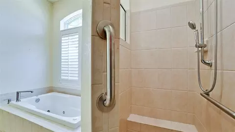 Bath - 5323 90th Avenue Cir E, Parrish, FL 34219 photo 4 of 7