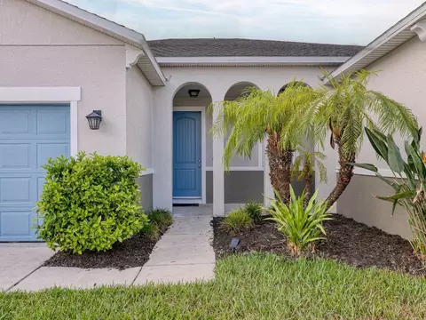 Exterior - 6307 4th St E, Bradenton, FL 34203 photo 2 of 6