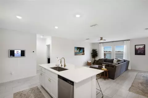Kitchen - 8732 Sunset Park Trl, Parrish, FL 34219 photo 2 of 4