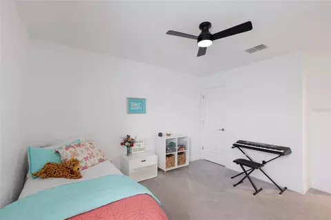 Bedroom - 8732 Sunset Park Trl, Parrish, FL 34219 photo 4 of 9