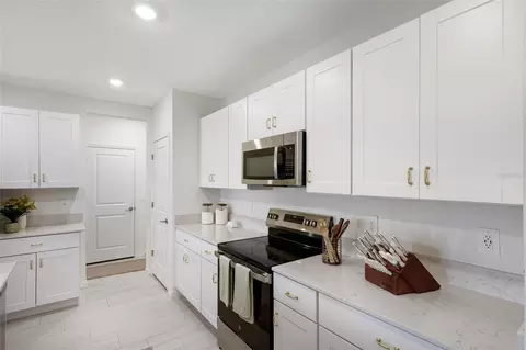 Kitchen - 8732 Sunset Park Trl, Parrish, FL 34219 photo 4 of 4