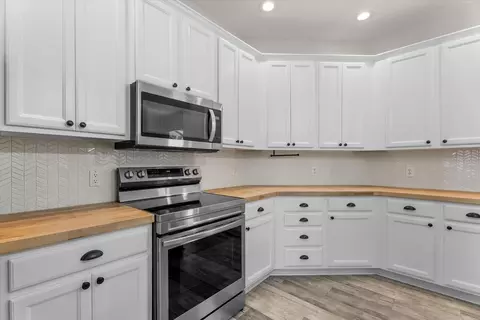 Kitchen - 12211 23rd St E, Parrish, FL 34219 photo 4 of 5
