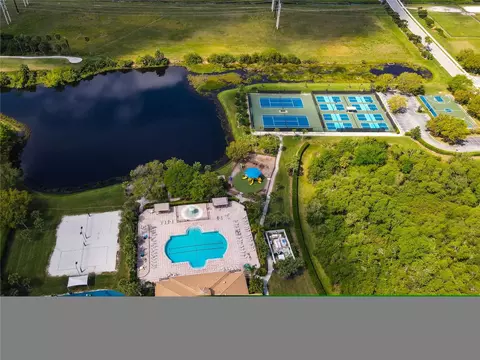 View/Area - 8964 Stone Harbour Loop, Bradenton, FL 34212 photo 1 of 12