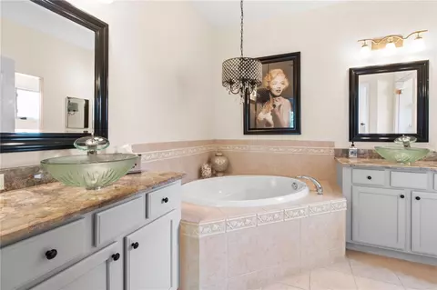 Bath - 8964 Stone Harbour Loop, Bradenton, FL 34212 photo 3 of 3