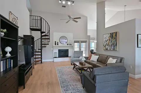 Living - 305 Mill Run E, Bradenton, FL 34212 photo 1 of 4