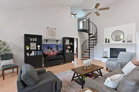 Living - 305 Mill Run E, Bradenton, FL 34212 photo 2 of 4