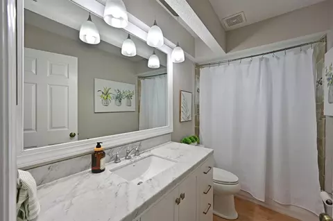 Bath - 305 Mill Run E, Bradenton, FL 34212 photo 2 of 2
