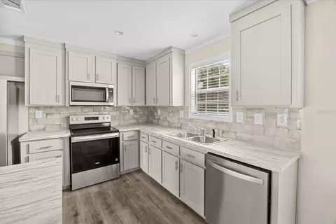Kitchen - 16226 NW 254th St, Okeechobee, FL 34972 photo 2 of 3