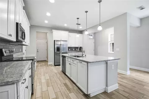 Kitchen - 7856 52nd Ter E, Bradenton, FL 34203 photo 3 of 4