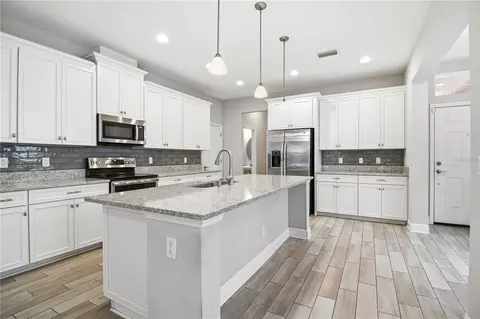 Kitchen - 7856 52nd Ter E, Bradenton, FL 34203 photo 4 of 4