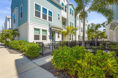 2505 Boone Ct, Sarasota, FL 34237