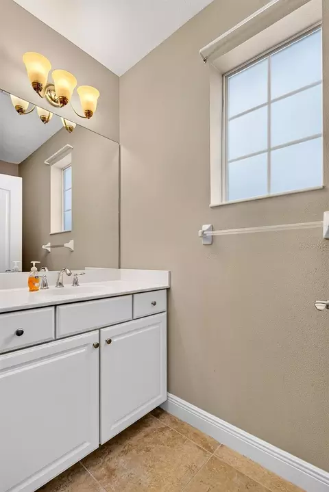 Bath - 1416 Hickory View Cir, Parrish, FL 34219 photo 4 of 5
