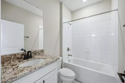 Bath - 12413 Dora Trl, Parrish, FL 34219 photo 3 of 4