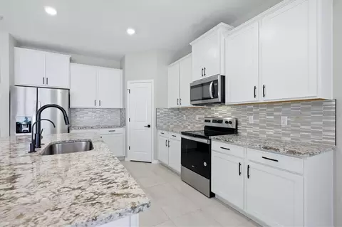 Kitchen - 12413 Dora Trl, Parrish, FL 34219 photo 4 of 4