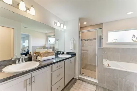 Bath - 6708 162nd Pl E, Parrish, FL 34219 photo 2 of 4