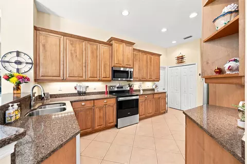 Kitchen - 11758 Hidden Forest Loop, Parrish, FL 34219 photo 2 of 9