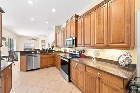 Kitchen - 11758 Hidden Forest Loop, Parrish, FL 34219 photo 4 of 9