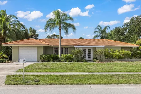 7411 Dickens Dr, Sarasota, FL 34231