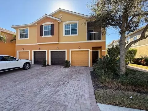 5467 Soapstone Pl #203, Sarasota, FL 34233