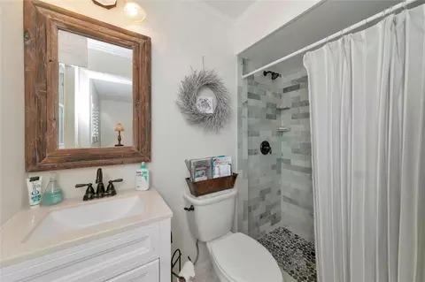 Bath - 3602 Joyce Dr, Bradenton, FL 34208 photo 2 of 2