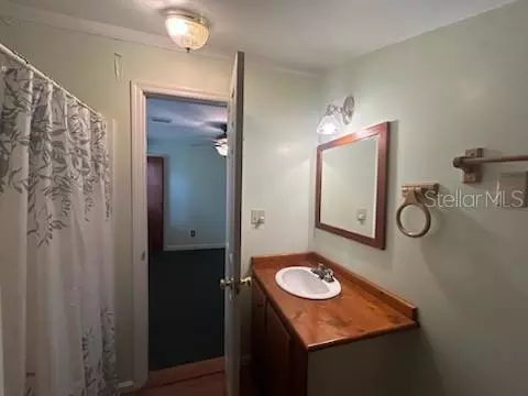 Bath - 526 Kings Creek Cir, Steinhatchee, FL 32359 photo 1 of 2