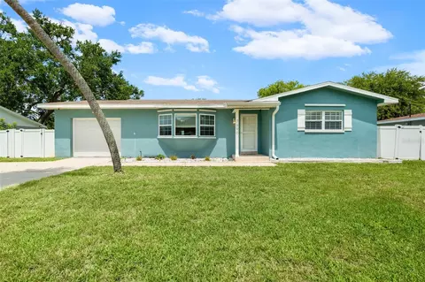 7690 91st St, Seminole, FL 33777