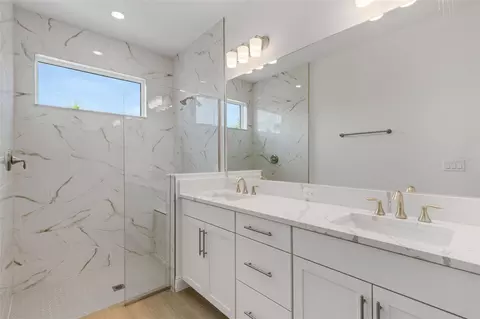 Bath - 18181 Cherished Loop, Bradenton, FL 34211 photo 2 of 3