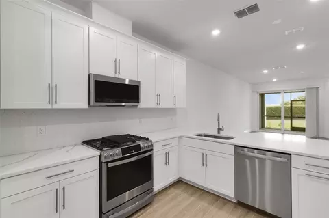Kitchen - 18181 Cherished Loop, Bradenton, FL 34211 photo 3 of 5