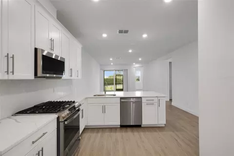 Kitchen - 18181 Cherished Loop, Bradenton, FL 34211 photo 4 of 5