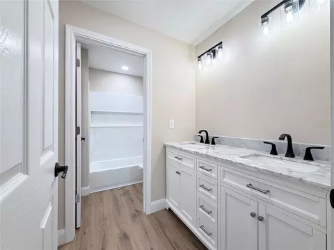 Bath - 1427 Murillo Loop, Ruskin, FL 33570 photo 3 of 3