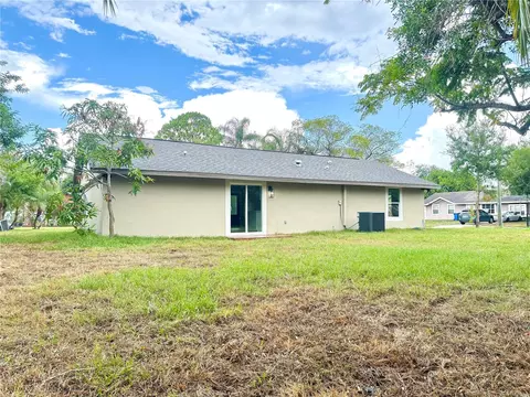 Exterior - 1427 Murillo Loop, Ruskin, FL 33570 photo 3 of 7