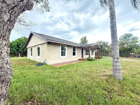 Exterior - 1427 Murillo Loop, Ruskin, FL 33570 photo 2 of 7