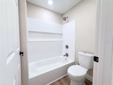 Bath - 1427 Murillo Loop, Ruskin, FL 33570 photo 2 of 3